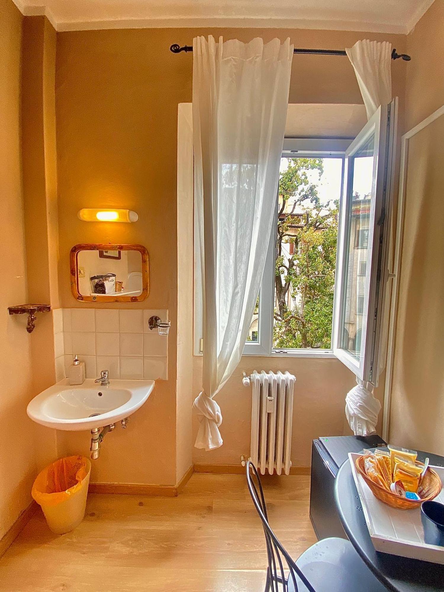 Hotel Dali Florence Luaran gambar